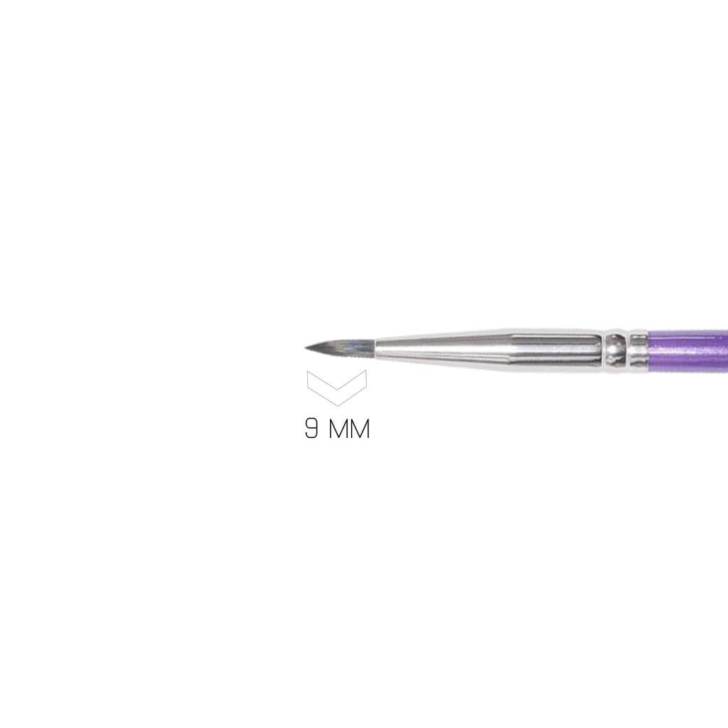 P373 Extreme eyeliner brush close up on the tip