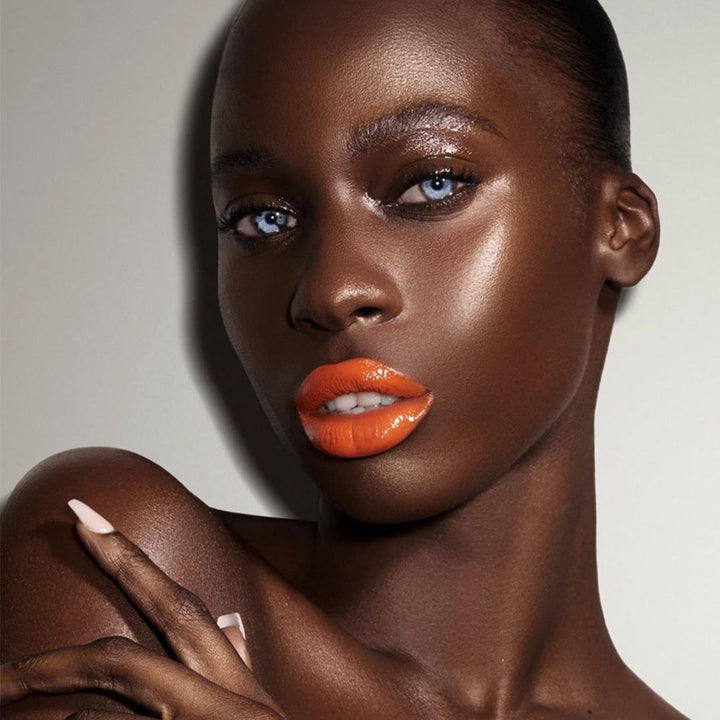 This is a model with the colorfix matte carrot top shade as lipstick. 