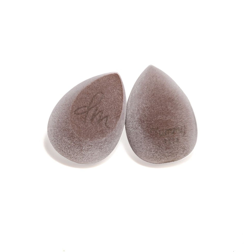 Danessa Myricks Velvet Sponge - Dark Chocolate both sides