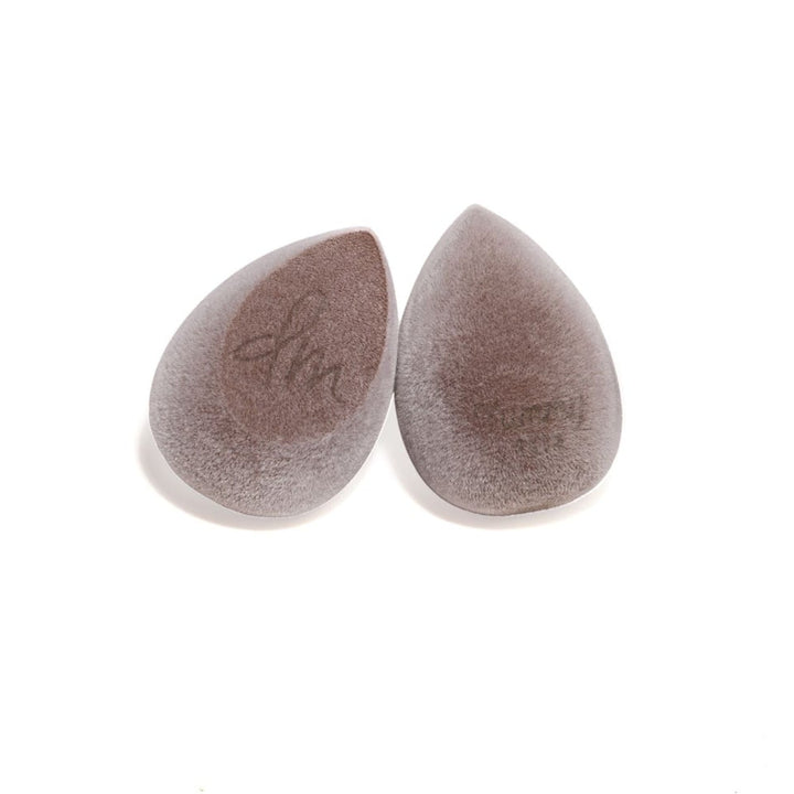 Danessa Myricks Velvet Sponge - Dark Chocolate both sides