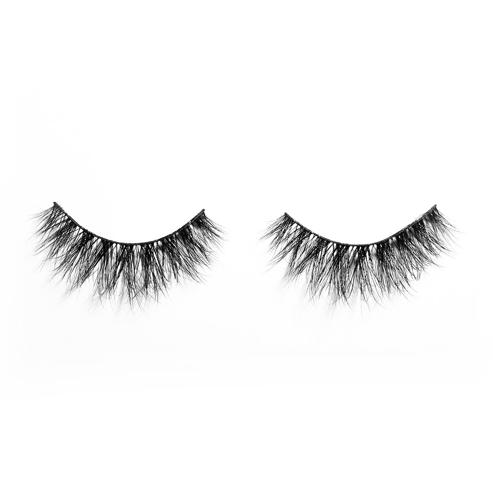 Caliente 3D Mink Lash on the eyes