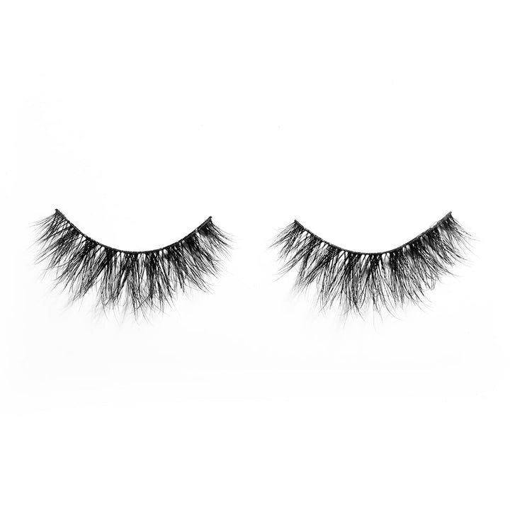 Caliente 3D Mink Lash on the eyes
