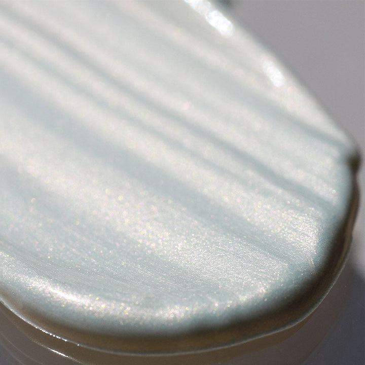 Opalescence Gleam Face & Body Radiance swatch close up