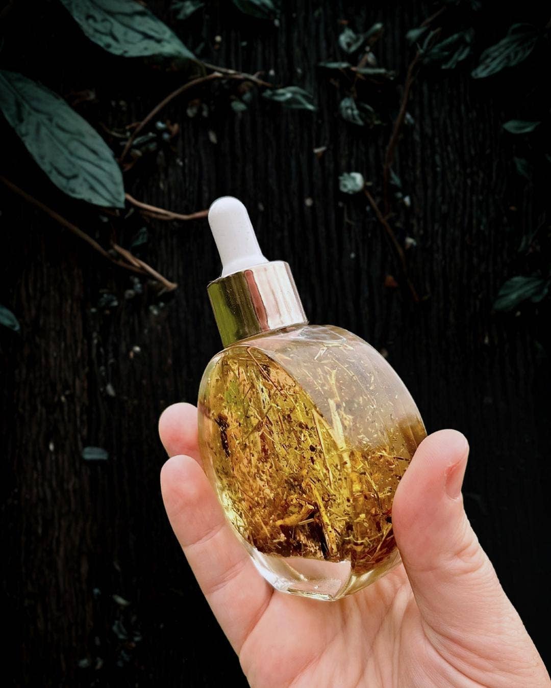 Protection Ritual Oil – Frankincense & Clove Anointing Blend