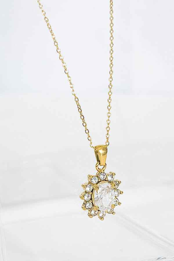 Natural Elements White Sunburst Necklace close up