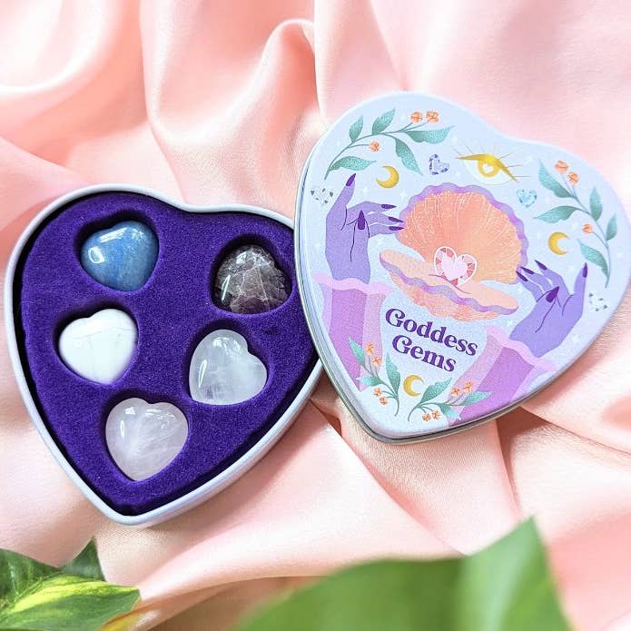Crystal Heart Tin Set with the lid and 5 heart crystals showing