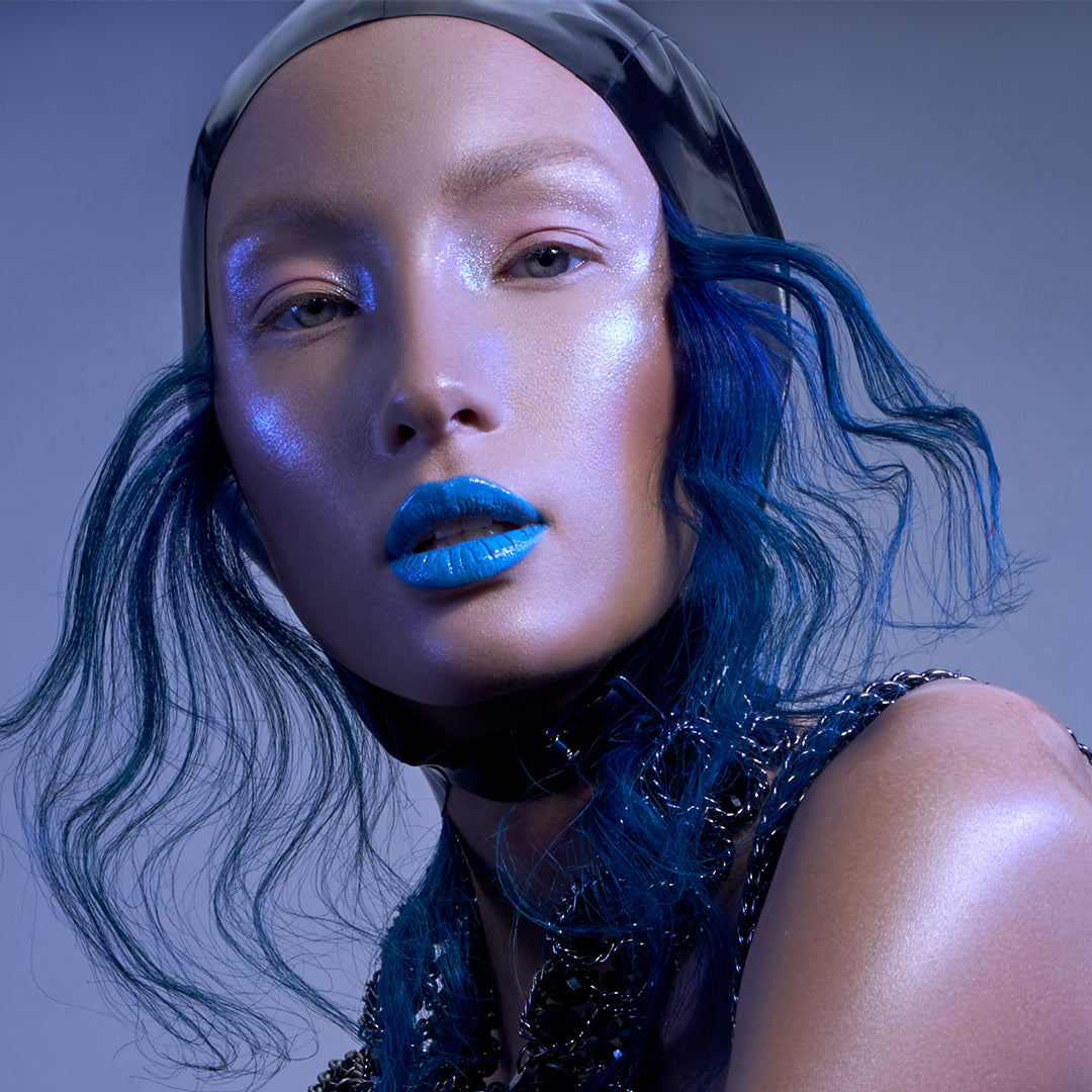 this model has a stunning blue lip which is the colorfix matte beaches shade. 