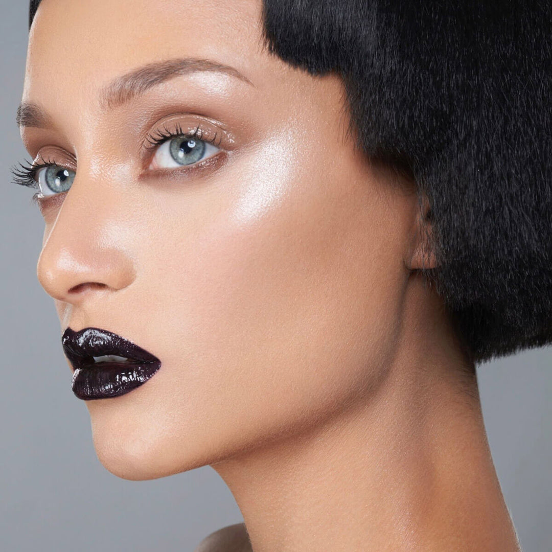 This is a model with the colorfix matte blackout shade on her lips witch is giving a bold, dark, mysterious look.