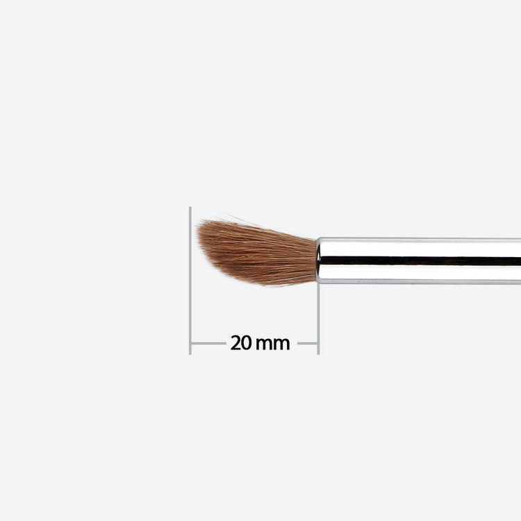 W35 - Large Angled Eye Contour Brush