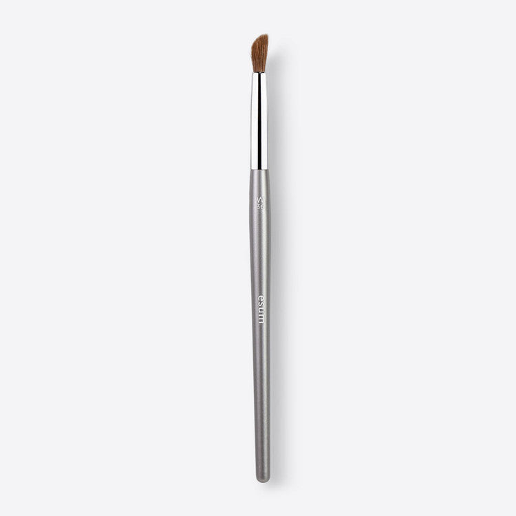 W36 - Small Angled Eye Crease Brush