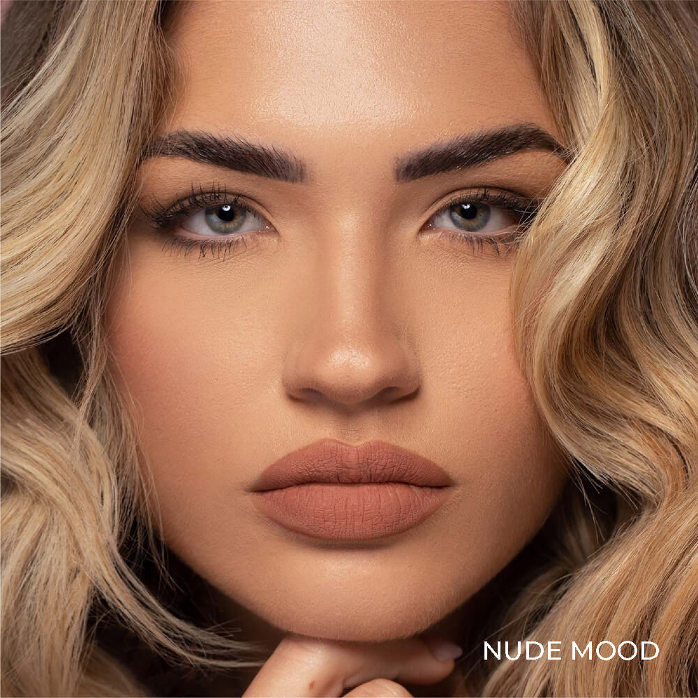 a model wearing the Nude Mood Velvet Mousse Lip Duo. Such a great everyday look. 