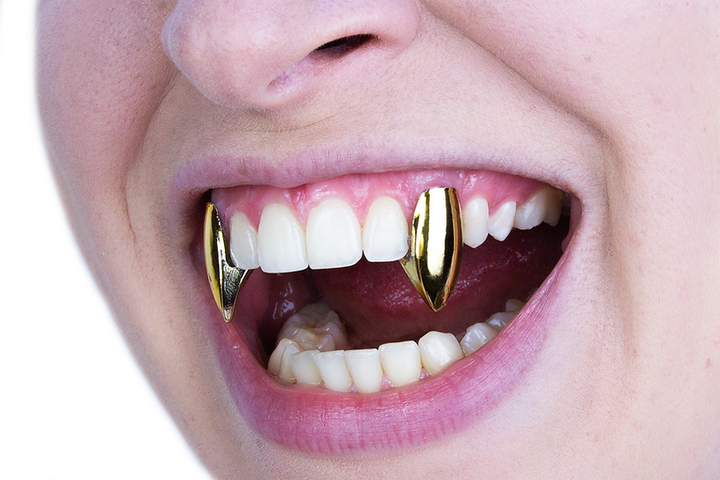 Scarecrow Deluxe Glam Gold Metallic Fangs