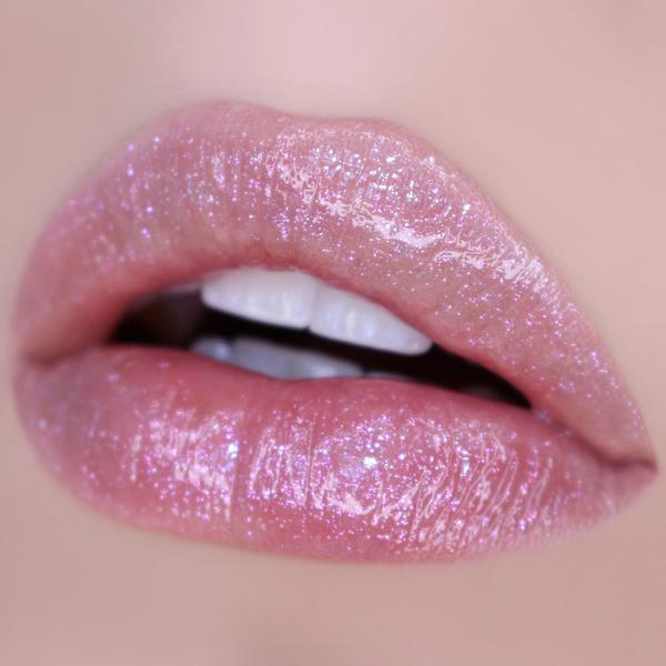 Glamorous Lip Pearls Glosser on the lips
